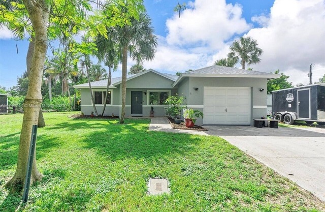 Delightful house with AC in sunny Fort Lauderdale, close to FLL Airport.