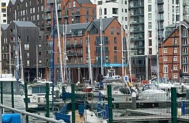 Delightful-Ipswich-4 Bed-SelfCatering-Parking-Wifi