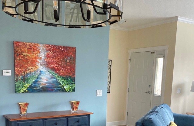 Delightful patio home. Near services and amenities, with a view of the mountains
