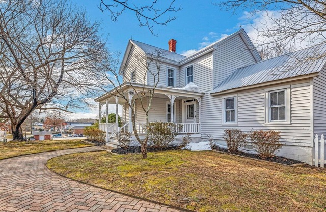 Delightful Pet Friendly Family Home In Great Location! by RedAwning