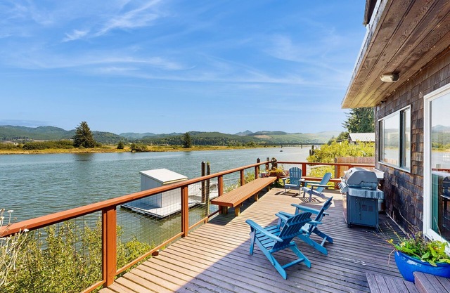 Delightful Riverfront House with Deck, Wood Stove, Gas Grill, Washer & Dryer