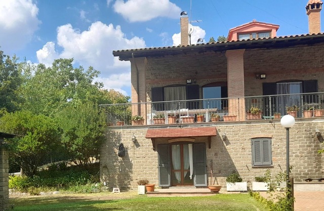 Delightful Rooms With Private Bathrooms in an Independent Apartment With Garden