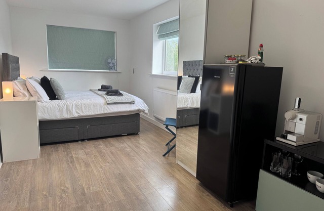 Delightful Self Contained Garden View Retreat