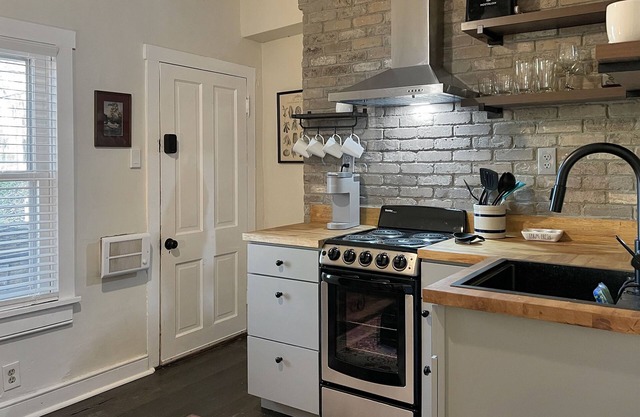 Delightful spacious apt. Ideal central location