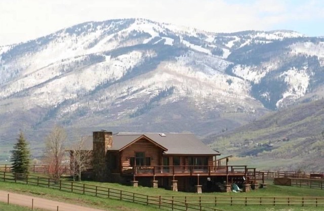 Encantador Steamboat Log Home - paseo de 10 minutos en coche a cuestas, pet friendly!