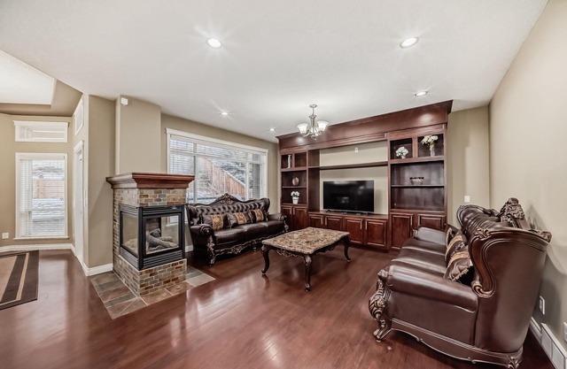 Delightful, Stunning Luxury Home with Double Garage & Balcony