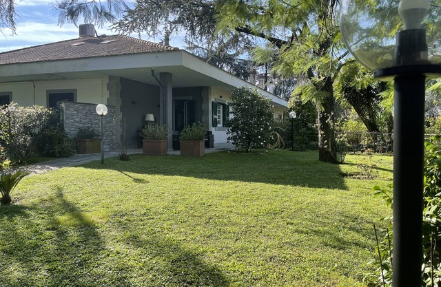Delightful stylish house with private romantic garden