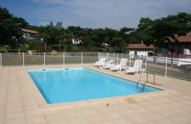 T2 deliciosa terraza orientada al sur, res de lujo, piscina, wifi