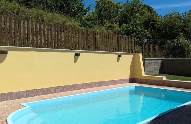 Encantadora villa ubicada en el silencioso campo de Manziana, a 1 hora de Roma