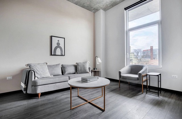 Delightful West Loop 1BR w/ Gym, near Fulton Market & I-90, by Blueground