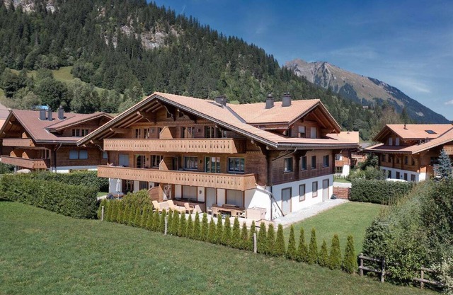 Delightfully Presented Flat with Amazing Views