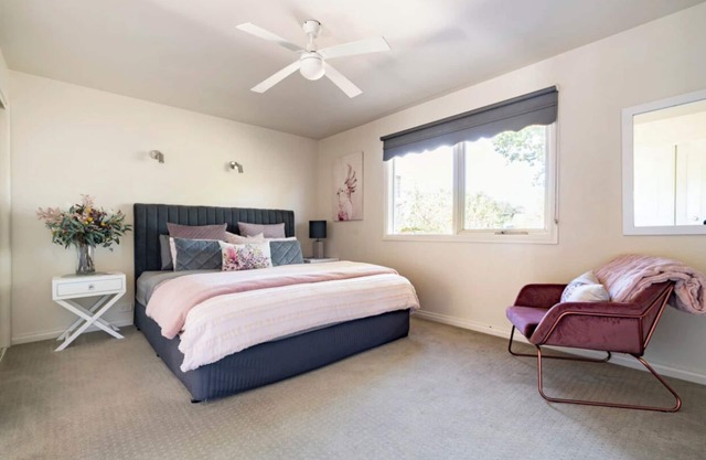 Delightfully stays is walking distance to Main Street in a quiet location