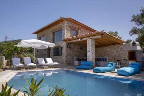 dell Mar stone house