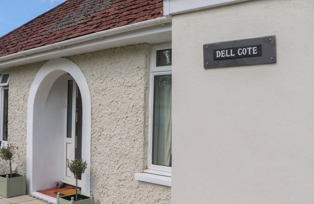 DELLCOTE, pet friendly, with open fire in Yelverton