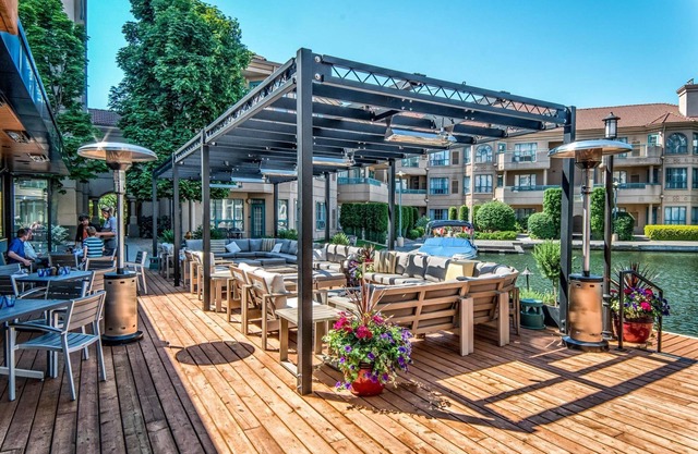 Delta Grand 2 Bedroom Condo full kitchen sleeps 6 partial lake view - Renovated