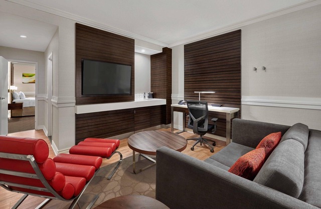 Delta Hotels by Marriott Edmonton Centre Suites