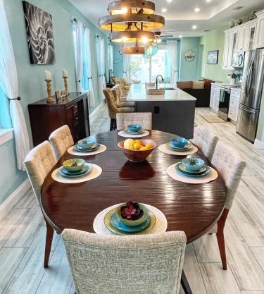 Delux 3BR House with Pool 3 Minute walk to Beach