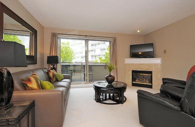 Deluxe 2 Bed 2 Bath With Harbour And Empress Hotel Views