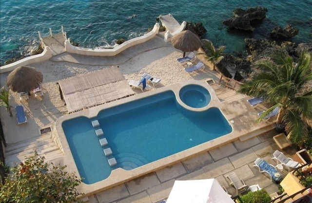 Deluxe 2BR / 2BA Condominio frente al mar con jacuzzi privado