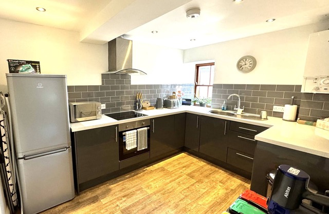Deluxe, 4 Bed Apartment in the centre of Llandovery