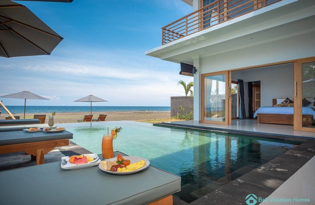 Villa de lujo 4BR con piscina y vista al mar impresionante!