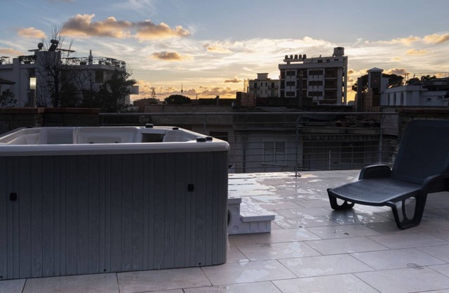 Deluxe apartment with Jacuzzi and terrace
