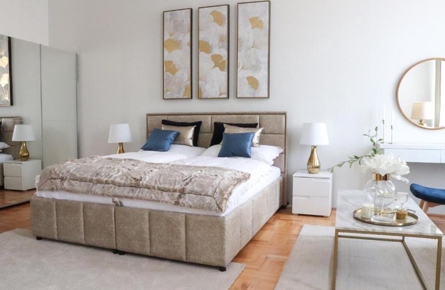 Deluxe apt with 2 bedrooms and AC