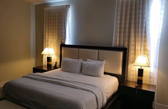 Deluxe Bedroom King, 1070sq ft of Relaxation
