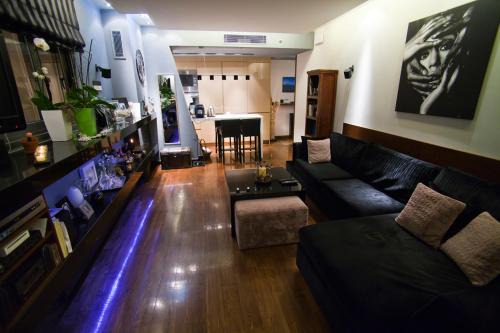 Deluxe boutique suite , jacuzzi, private parking, fireplace
