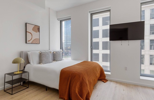Deluxe Clinton Hill Studio w/ Gym, Pool & W/D, nr Barclays, by Blueground