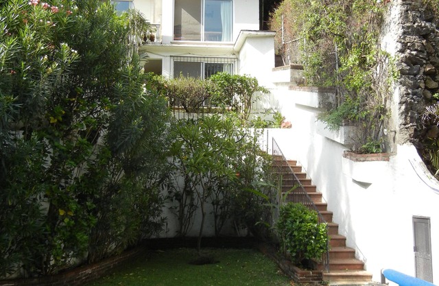 APARTAMENTO DE LUJO COMPLETAMENTE AMUEBLADO EN ZONA RESIDENCIAL TRANQUILA