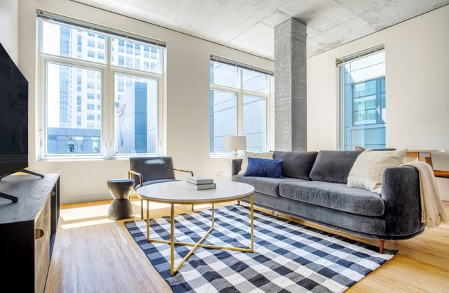 Deluxe Downtown Bellevue 1BR w/ Lounge, Gyms, near shops, by Blueground