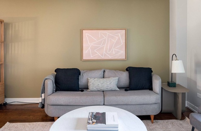 Deluxe Edgewater 2BR w/ W/D, nr dining & shops, by Blueground