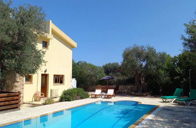 Deluxe executive seaside villa with 3 bedrooms and private pool