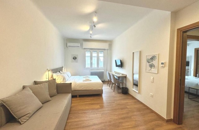 Deluxe Family Suite 2 Bedrooms 2 Queens R6