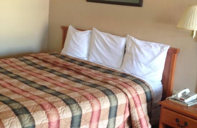 Deluxe Inn