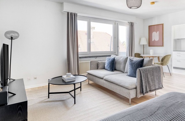 Deluxe Iselin 1 Room w/ Storage, 1min to Local Market, by Blueground