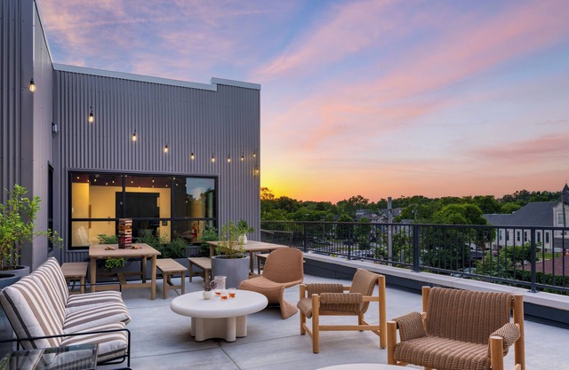 Deluxe King | New 12 South Hotel by AvantStay