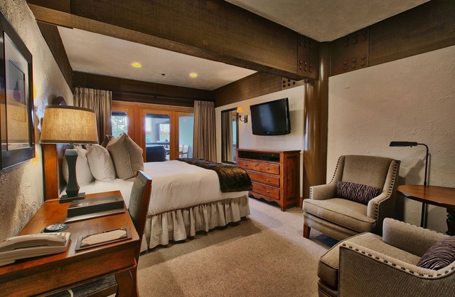 Deluxe King Room With Hot Tub Hotel Room by Redawning