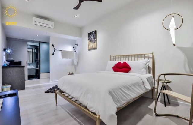 Suite Deluxe King con vistas al jardín 12