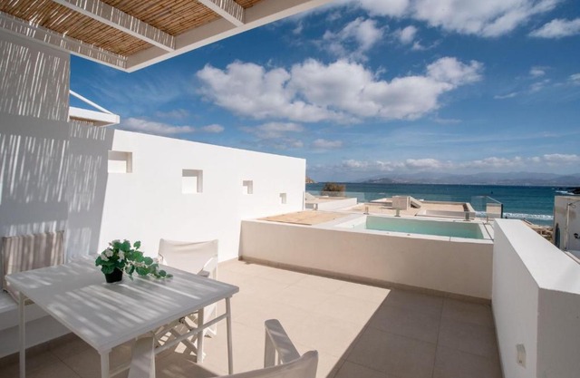 Deluxe Maisonette With Private Jacuzzi