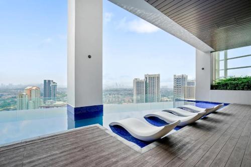 Deluxe Next to Paradigm Mall & New World Hotel