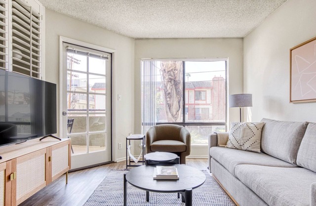 Deluxe North Hollywood 1BR w/ Gym, Pool, walk to shops, by Blueground