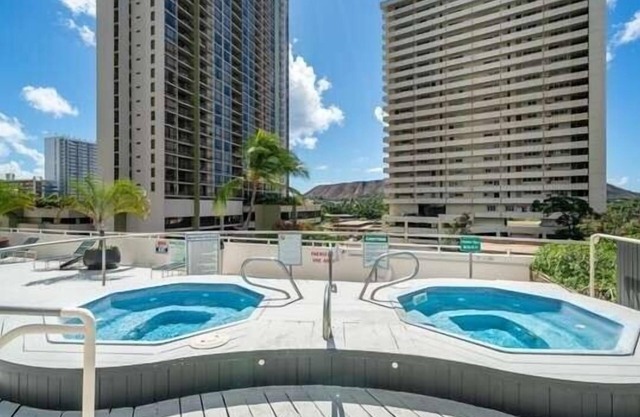 Deluxe Panoramic Mountain View Condo - 37th Floor, Free parking & Wifi by Koko Resort Vacation Rentals
