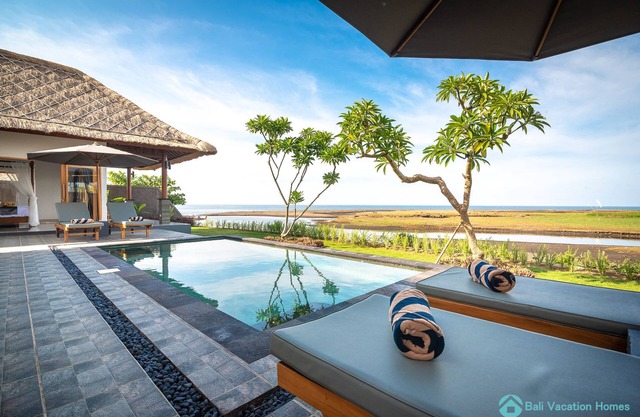 DeLuxe Pool villa 1, villa de lujo de una habitación con vista panorámica al campo de arroz.