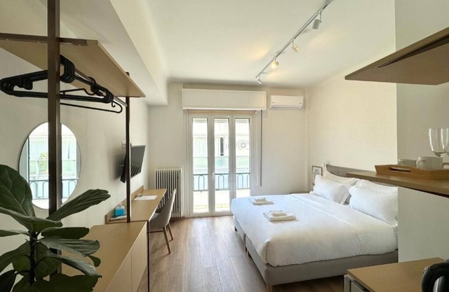 Deluxe Queen or 2 Single Beds - R5 with balcony