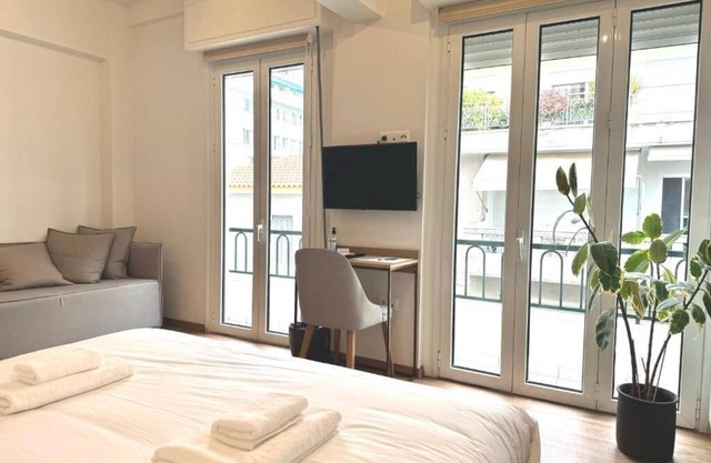 Deluxe Queen or 2 Single Beds - R2 with balcony