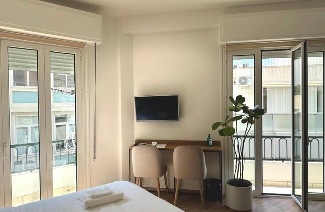 Deluxe Queen or 2 Single Beds - R4 with balcony