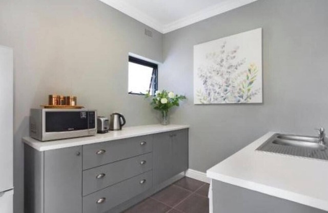 Deluxe Queen Suite