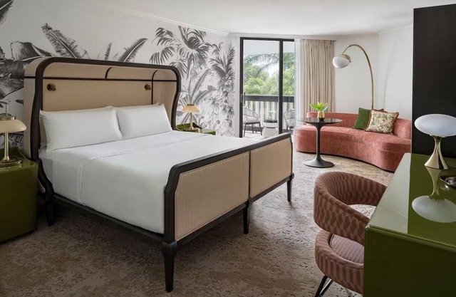 Deluxe Resort View Room at PGA National Resort - Pools and Outdoor Games